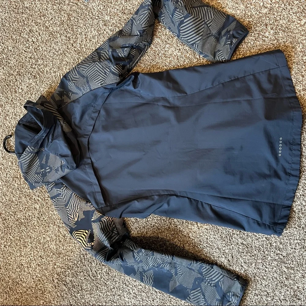 Nike running jacket - great condition - Picture 2 of 3